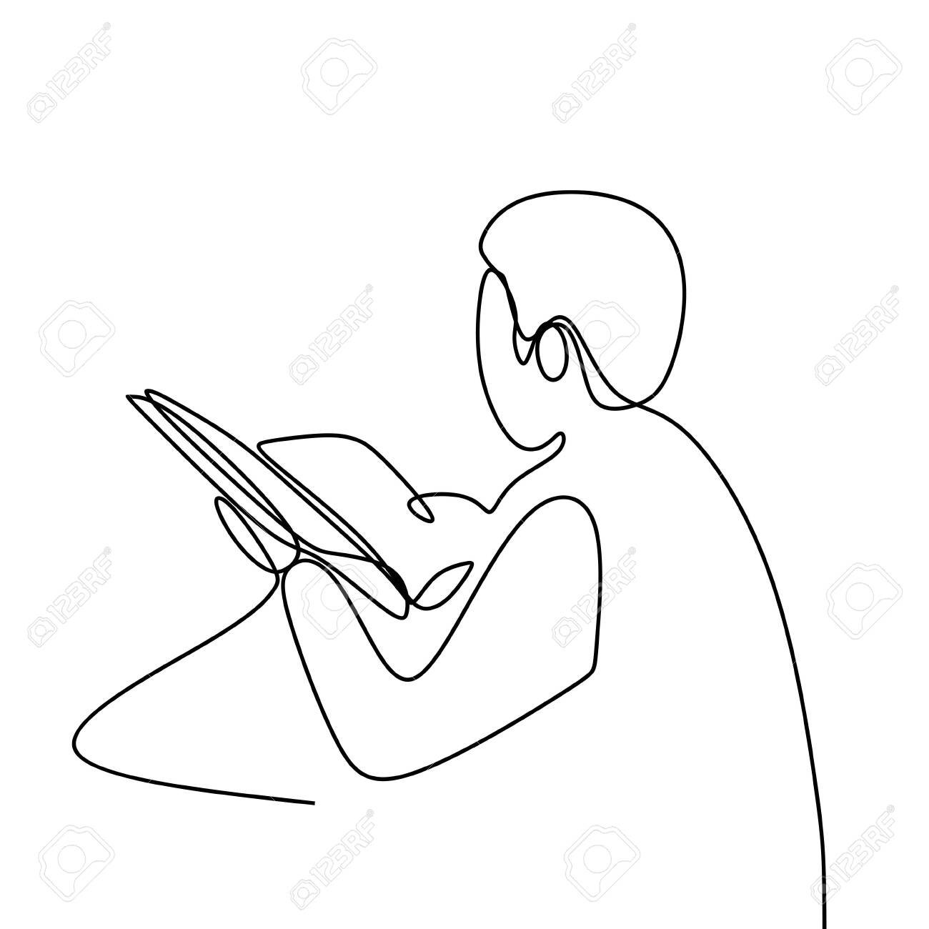 Persona leyendo un libro en línea