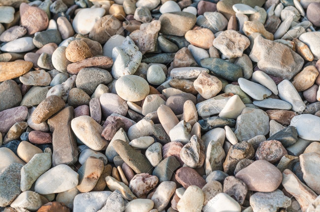 Piedras de diferentes tamaños y colores
