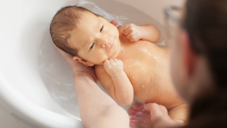 Cómo saber si la temperatura del agua está bien para el bebé