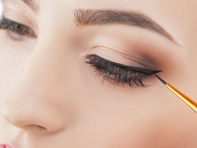 Cómo aplicar el eyeliner perfectamente Trucos y consejos