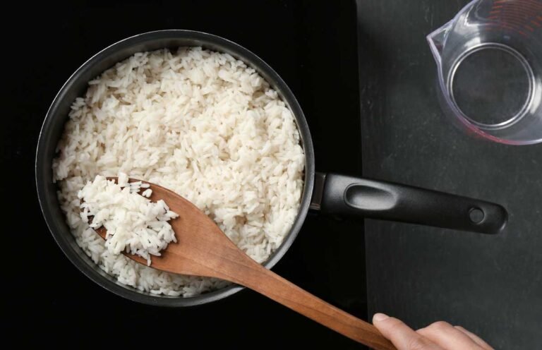 Cómo cocinar arroz blanco en la estufa fácilmente