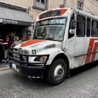 autobus-urbano-colorido-en-atotonilco-el-alto
