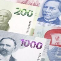 billetes-de-euros-y-pesos-mexicanos-juntos