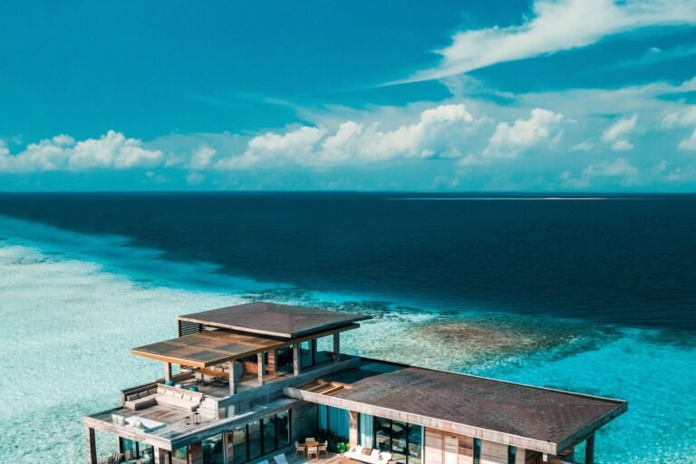 Qué servicios ofrece Four Seasons Resort Bora Bora