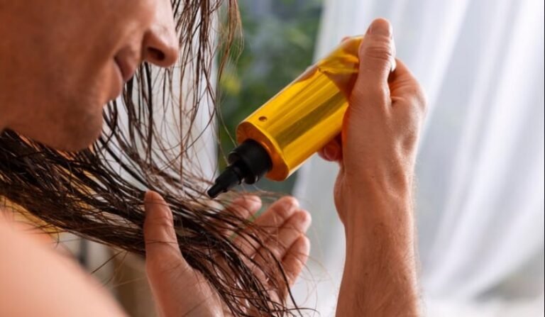 Cómo usar aceite de oliva para el cabello seco y maltratado