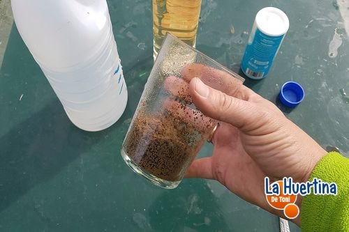 Cómo medir el pH de la tierra con vinagre y bicarbonato