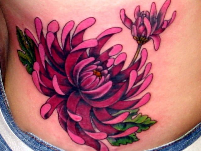 El crisantemo en la jardinería y su significado en los tatuajes