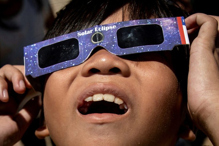 Cómo puedo ver el eclipse solar de manera segura