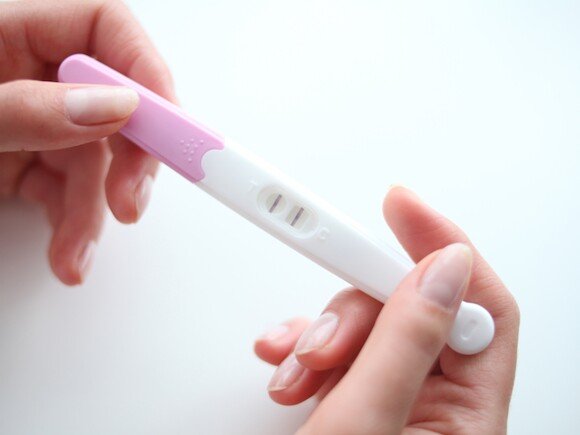 Cuánto tarda en salir los primeros síntomas de embarazo