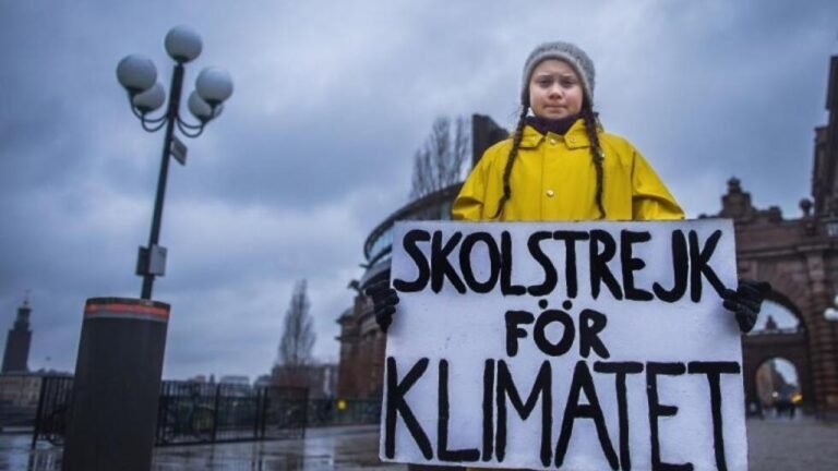 Greta Thunberg: Por qué es famosa y su impacto ambiental