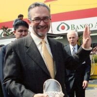 inauguracion-de-banco-azteca-en-mexico
