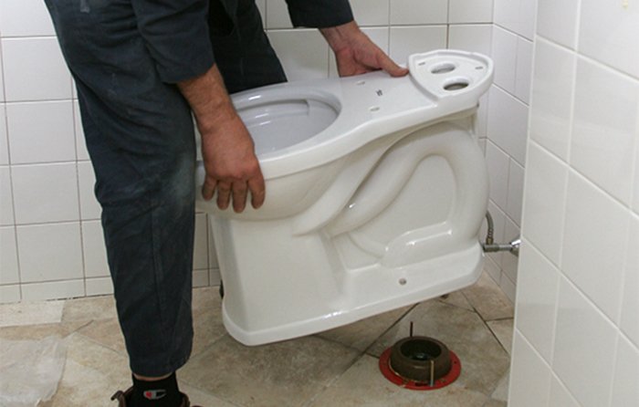 Cómo fijar un WC al suelo con tornillos correctamente