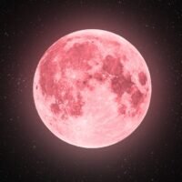 luna-rosa-brillando-en-el-cielo-nocturno