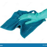 manos-usando-guantes-de-tela-y-goma