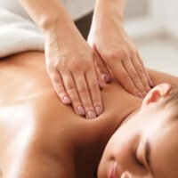 masaje-relajante-con-aceites-esenciales