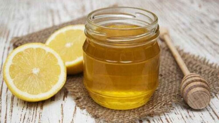 Cómo hacer gárgaras con miel y limón para aliviar la garganta