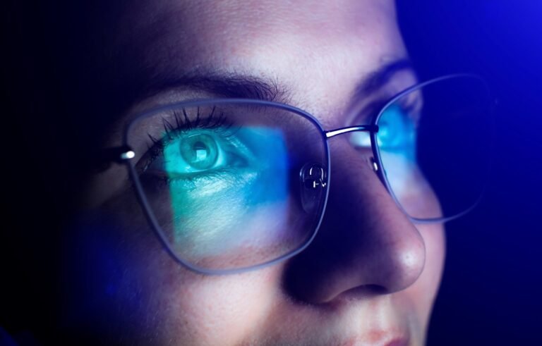 Qué son los lentes para computadora con filtro de luz azul
