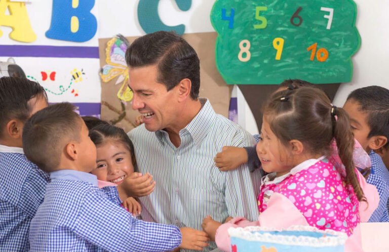 Cómo obtener apoyo para la educación de niñas y niños en México