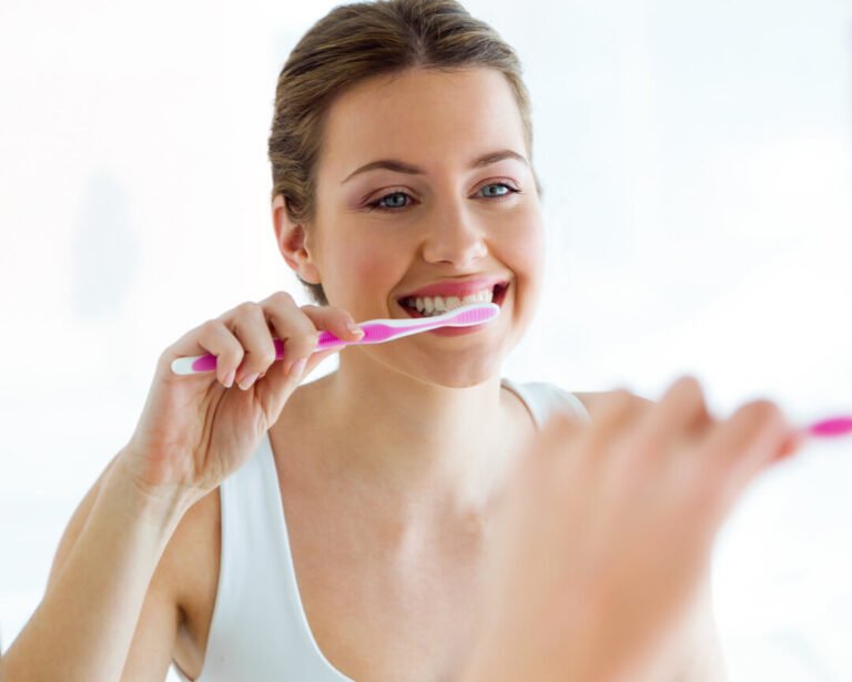 Cómo y cuándo debes cepillar tus dientes correctamente