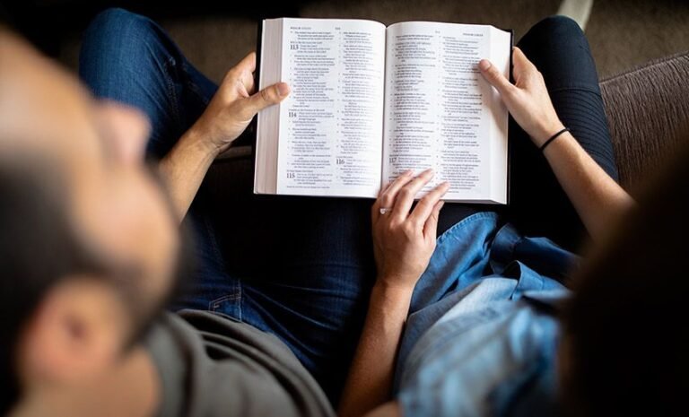 Cómo se debe leer la Biblia correctamente: Guía esencial