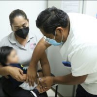 persona-recibiendo-vacuna-contra-la-hepatitis-b