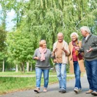 personas-mayores-participando-en-actividades-recreativas