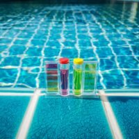 piscina-con-agua-cristalina-y-ph-equilibrado