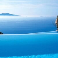 piscina-infinita-con-vista-al-mar
