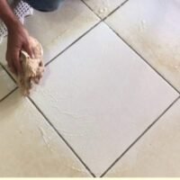 piso-ceramico-muy-sucio-antes-limpieza