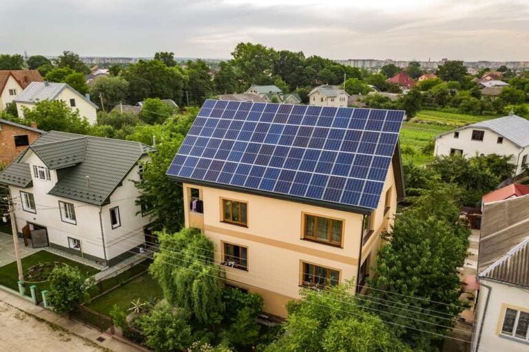 Cuántas placas solares son necesarias para abastecer una vivienda