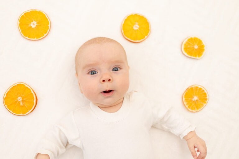 Qué pasa si mi bebé se traga una semilla de naranja