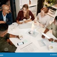 reunion-de-equipo-planificando-estrategias-empresariales