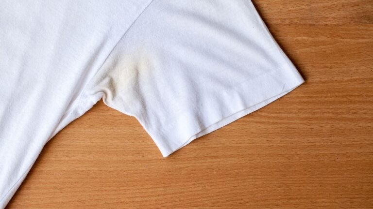 Cómo blanquear ropa blanca percudida sin usar cloro
