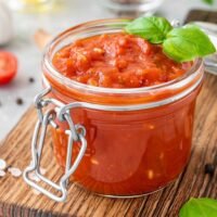 salsa-de-tomate-casera-con-tomates-frescos