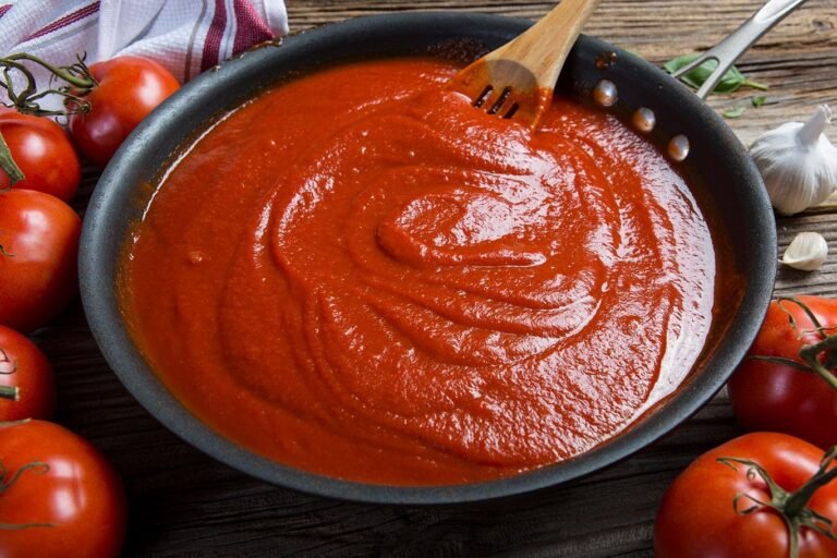 Cómo quitar lo salado a una salsa de tomate fácilmente