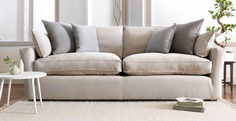 Cómo elegir los mejores productos para limpiar un sofá de tela