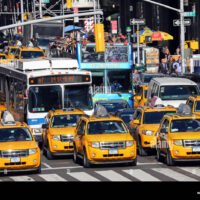 taxi-amarillo-circulando-por-las-calles