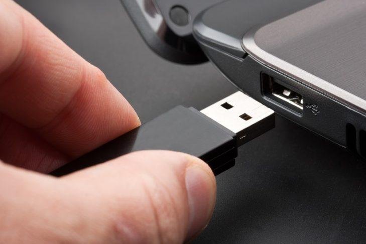 Cómo limpiar un USB de virus y recuperar archivos perdidos