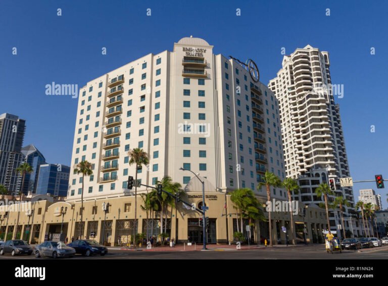 Cómo es el Embassy Suites by Hilton San Diego La Jolla