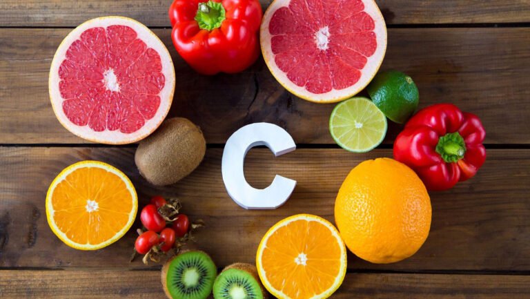 Qué funciones tiene la vitamina C en el cuerpo humano